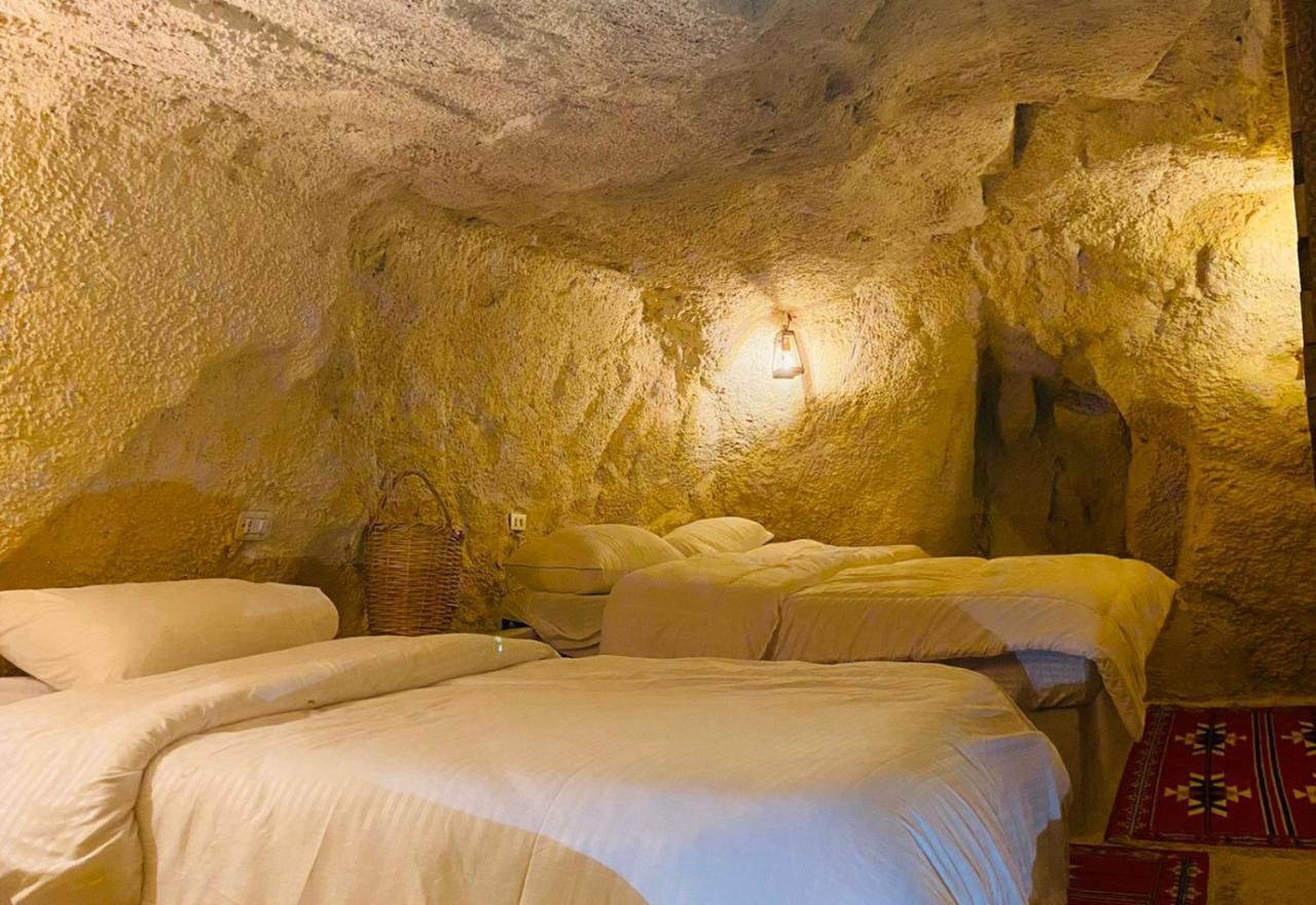 7 Caves Hotel Al Jāyah エクステリア 写真