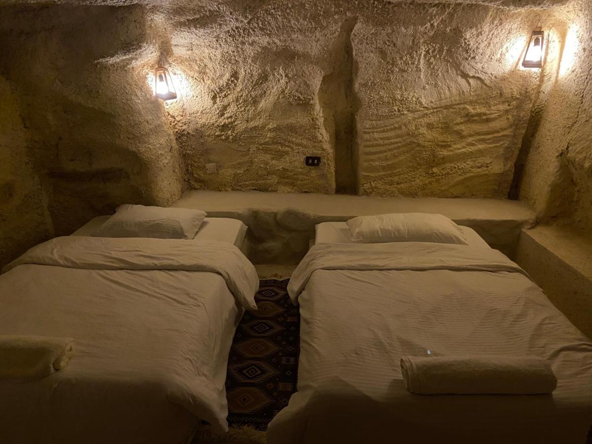 7 Caves Hotel Al Jāyah エクステリア 写真